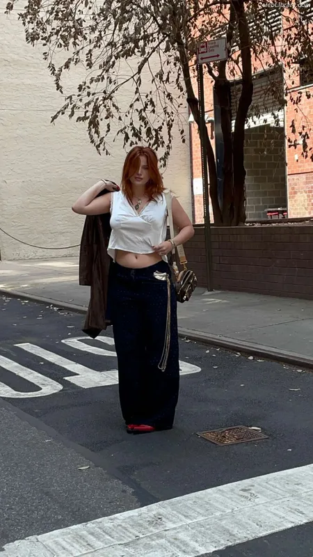Bella Thorne photo 22 of 3680