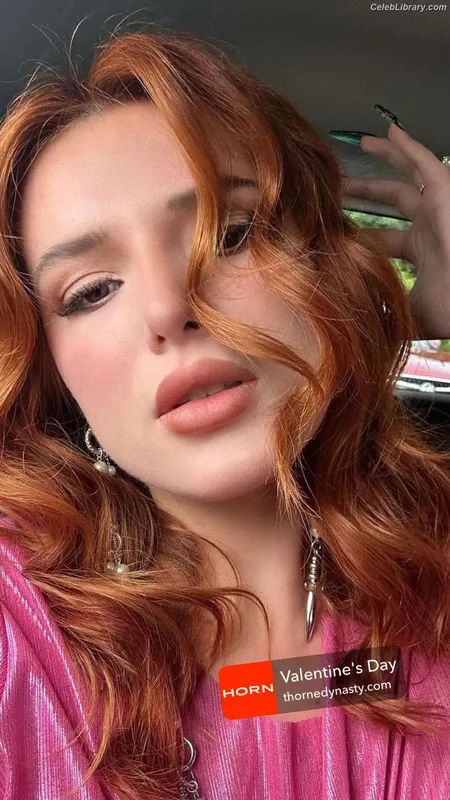 Bella Thorne photo 1 of 3680