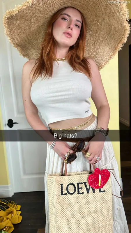 Bella Thorne photo 9 of 3680