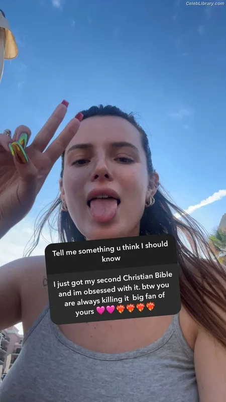 Bella Thorne photo 12 of 3680