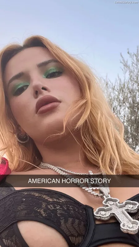 Bella Thorne photo 14 of 3680