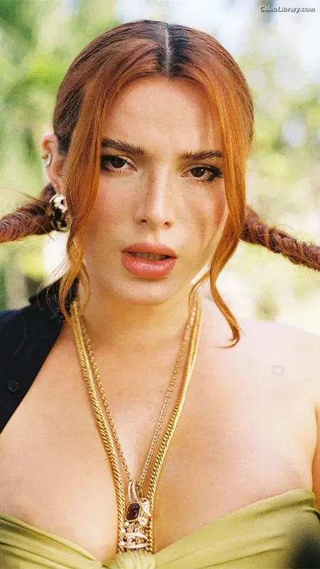 Bella Thorne photo 18 of 3680
