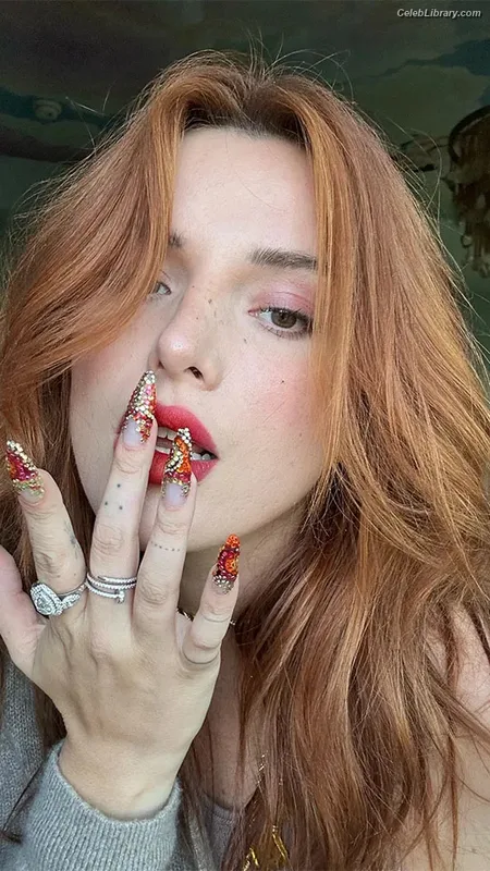 Bella Thorne photo 23 of 3680