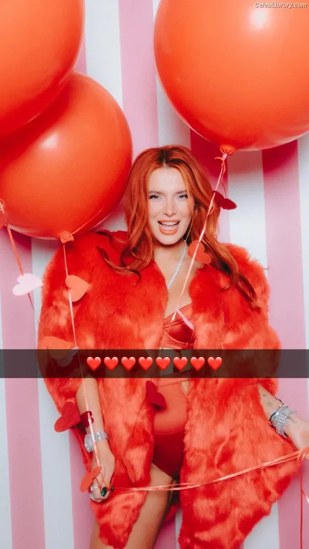 Bella Thorne photo 5 of 3680