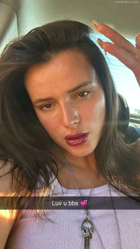 Bella Thorne photo 17 of 3680