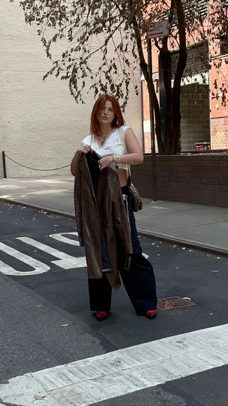 Bella Thorne photo 3 of 3680