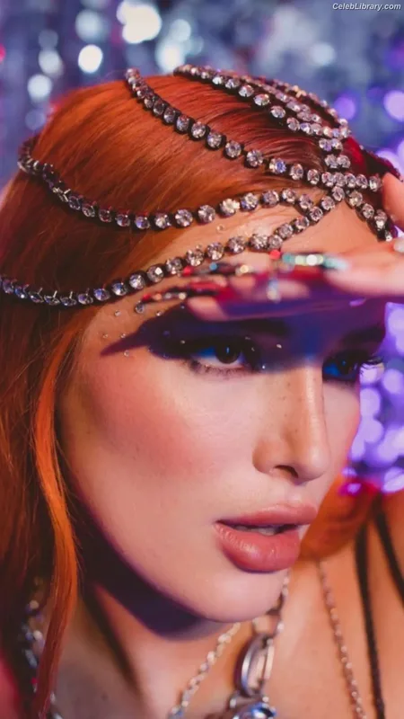 Bella Thorne photo 7 of 3680