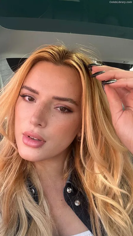 Bella Thorne photo 18 of 3680