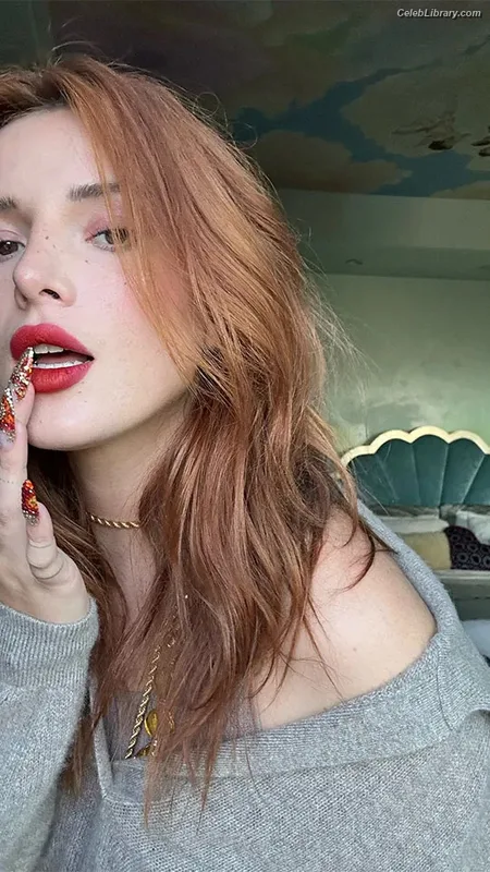 Bella Thorne photo 21 of 3680