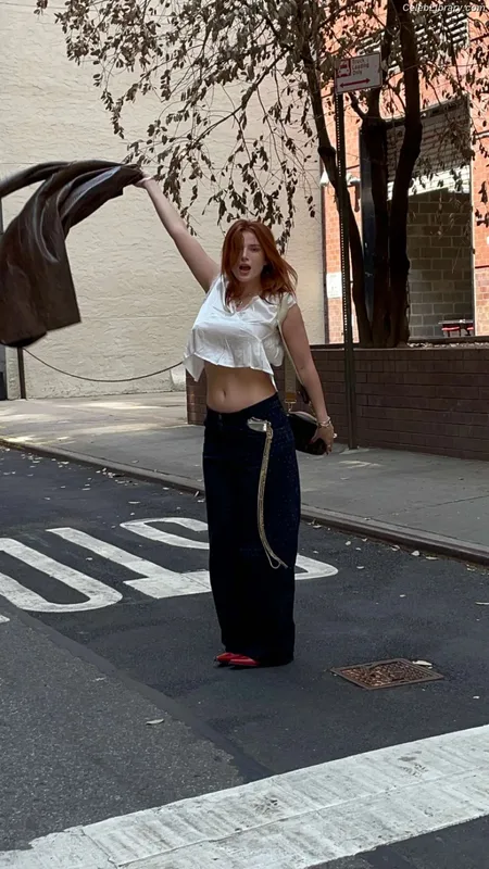 Bella Thorne photo 13 of 3680