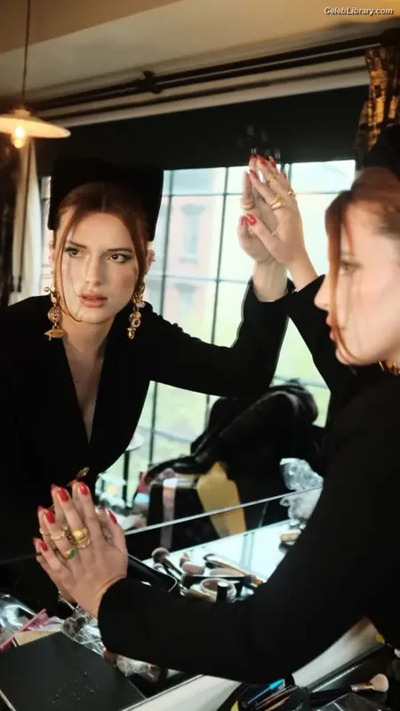 Bella Thorne photo 22 of 3680