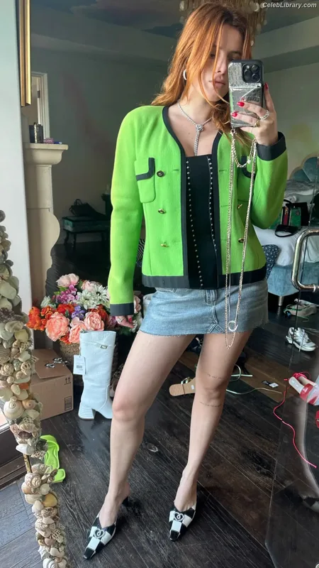 Bella Thorne photo 3 of 3680