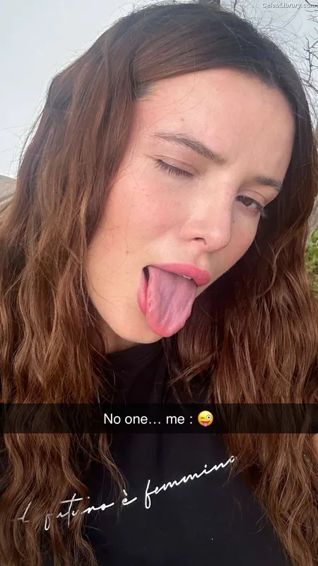 Bella Thorne photo 4 of 3680