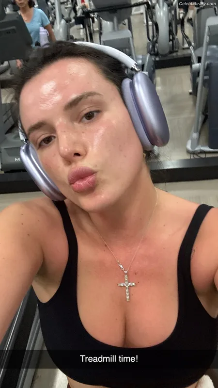 Bella Thorne photo 23 of 3680