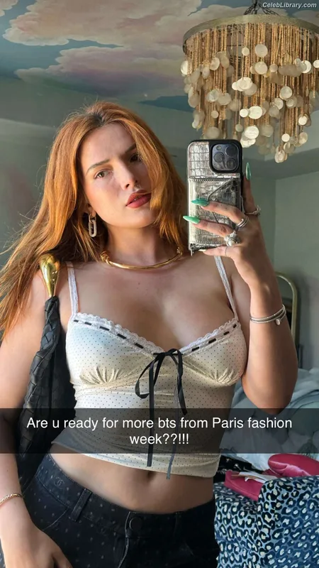 Bella Thorne photo 1 of 3680