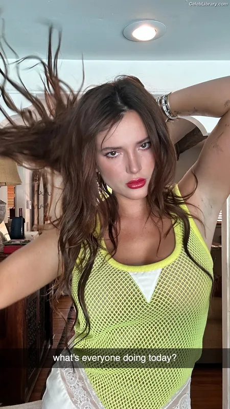 Bella Thorne photo 12 of 3680