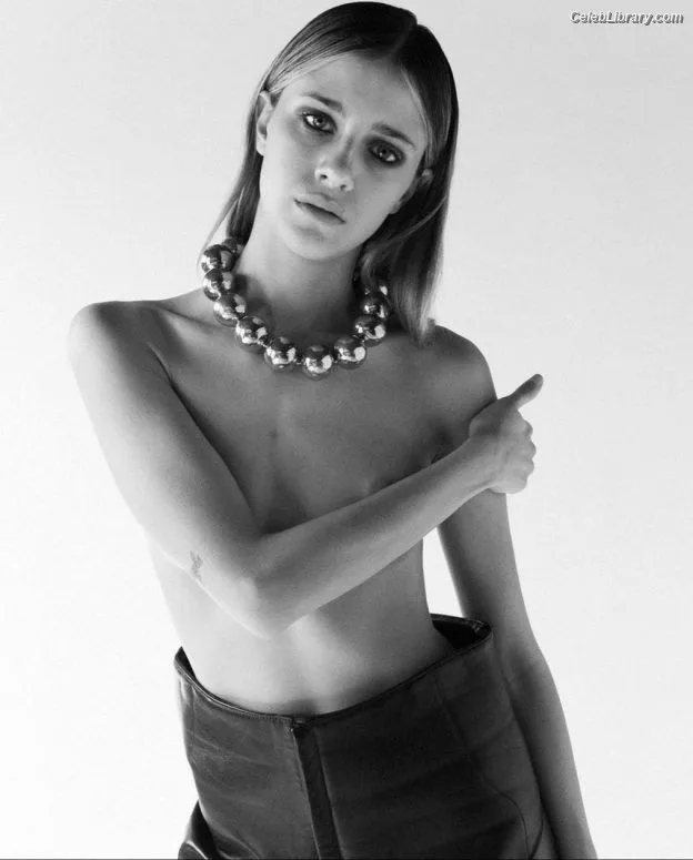 Benedetta Porcaroli photo 5 of 5