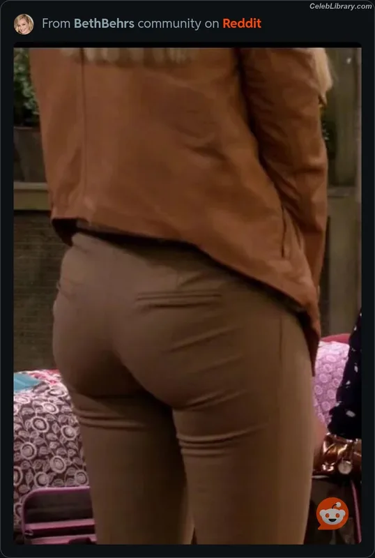 Beth Behrs photo 4 of 15
