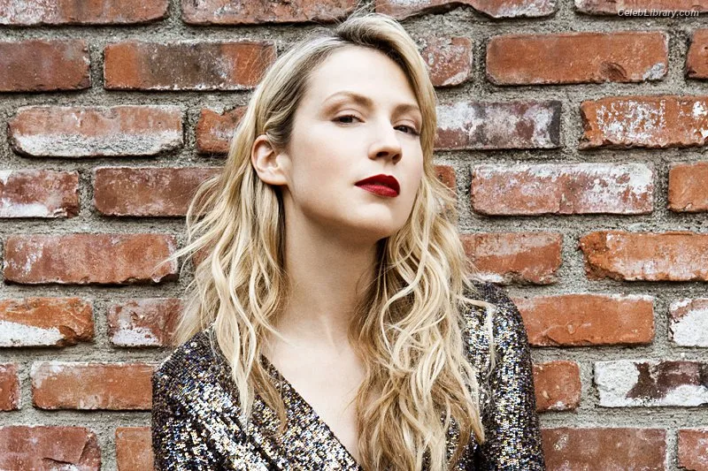 Beth Riesgraf photo 7 of 26