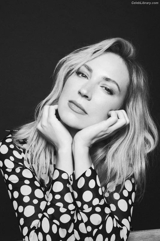 Beth Riesgraf photo 8 of 26