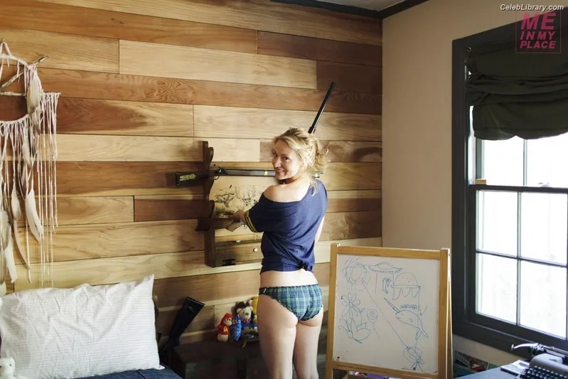 Beth Riesgraf photo 14 of 26