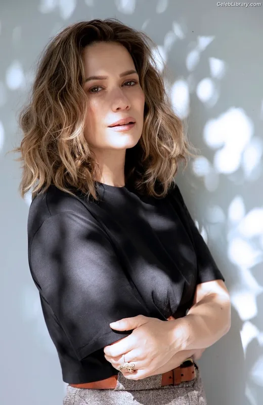 Bethany Joy Lenz photo 4 of 35