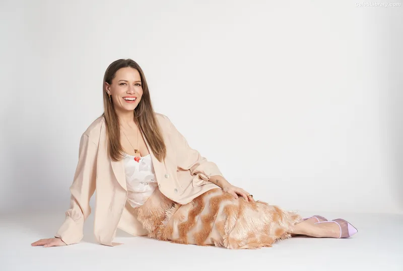Bethany Joy Lenz photo 1 of 35