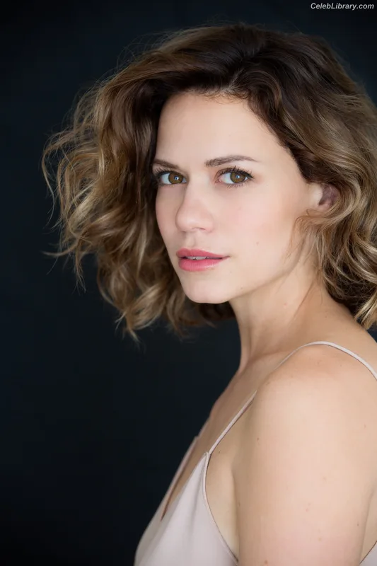 Bethany Joy Lenz photo 6 of 35