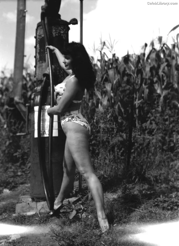 Bettie Page photo 3 of 1558