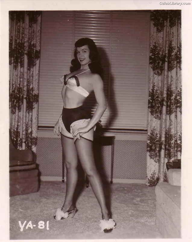 Bettie Page photo 20 of 1558
