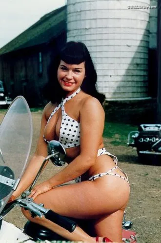 Bettie Page photo 8 of 1558