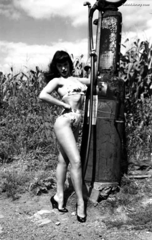 Bettie Page photo 14 of 1558