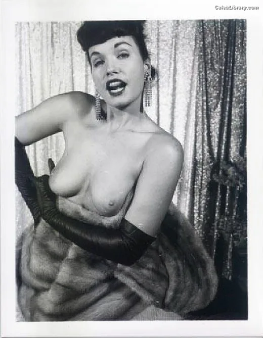 Bettie Page photo 10 of 1558