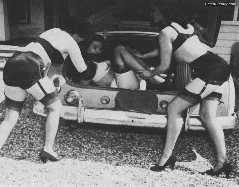 Bettie Page photo 7 of 1558