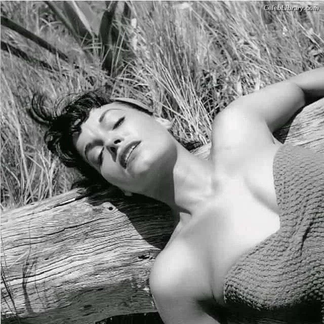 Bettie Page photo 4 of 1558