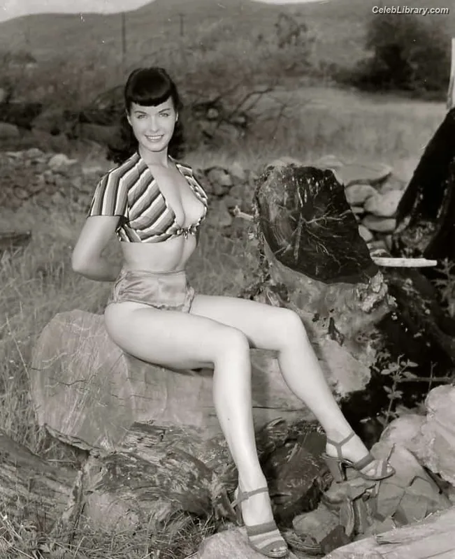 Bettie Page photo 8 of 1558