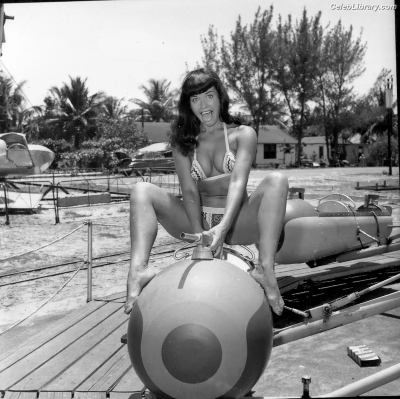 Bettie Page photo 14 of 1558