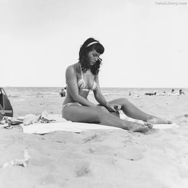 Bettie Page photo 11 of 1558