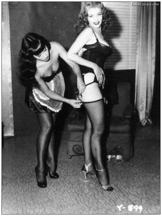 Bettie Page photo 7 of 1558