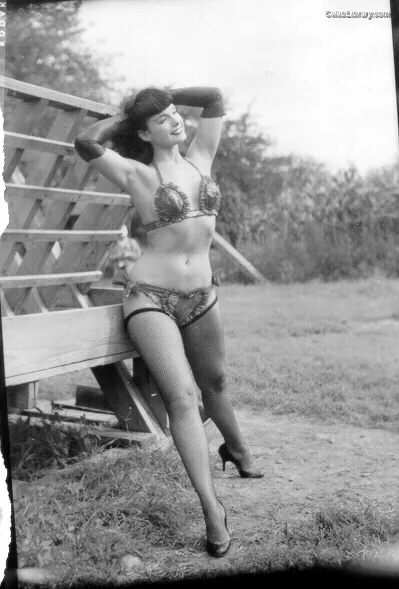 Bettie Page photo 9 of 1558