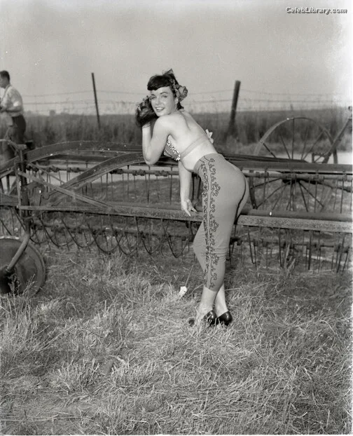 Bettie Page photo 4 of 1558
