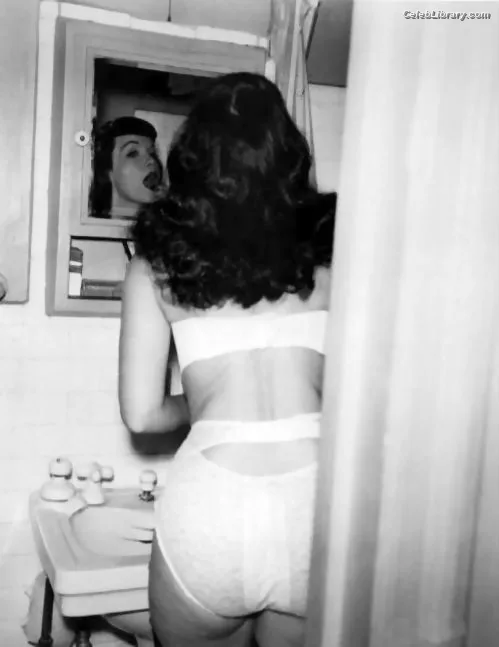 Bettie Page photo 13 of 1558