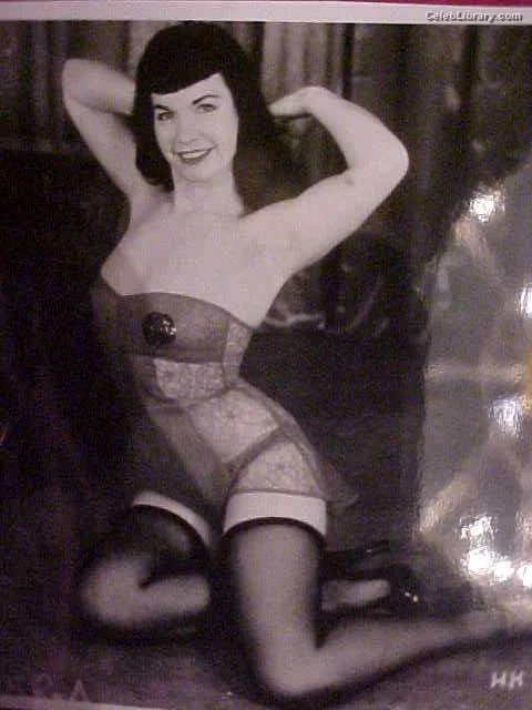 Bettie Page photo 3 of 1558