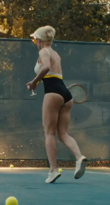 Betty Gilpin photo 7 of 272