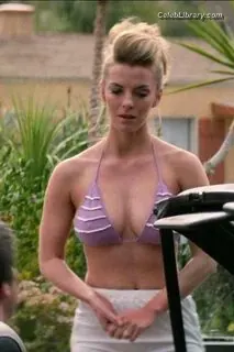 Betty Gilpin photo 19 of 272