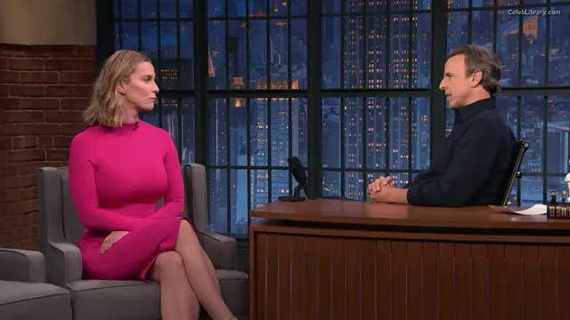 Betty Gilpin photo 19 of 272