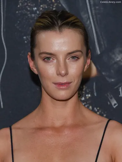 Betty Gilpin