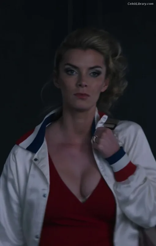 Betty Gilpin photo 2 of 273