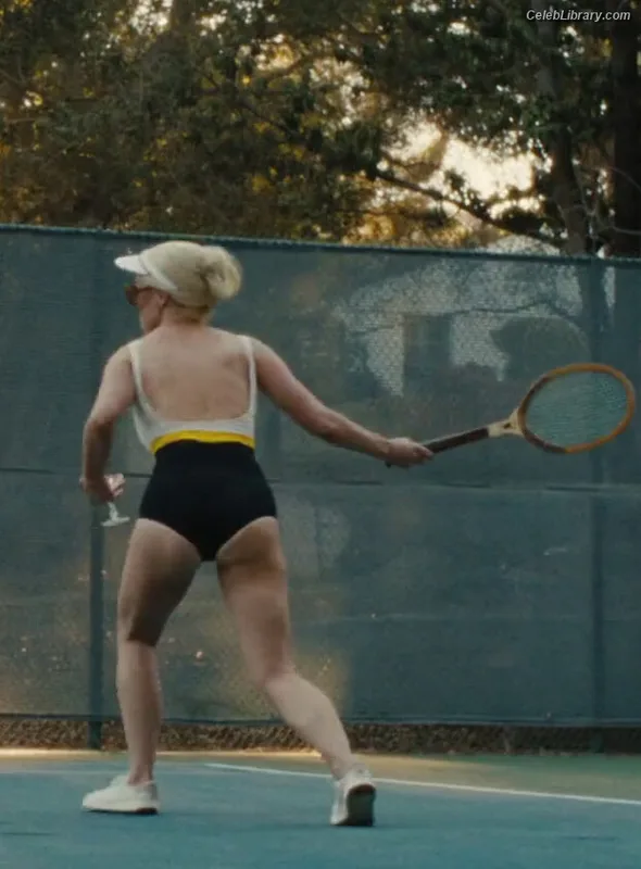 Betty Gilpin photo 11 of 273