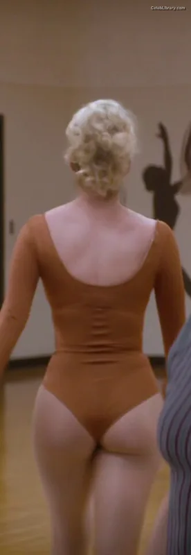 Betty Gilpin photo 5 of 273